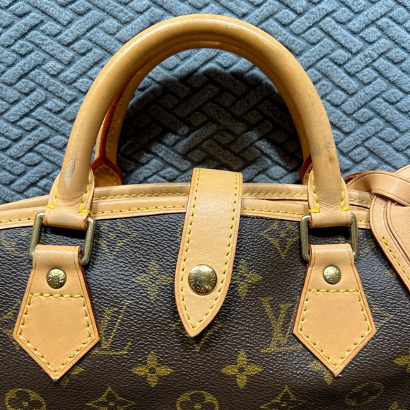Luis Vuitton monogram garment carrier bag. - Picture 7 of 9